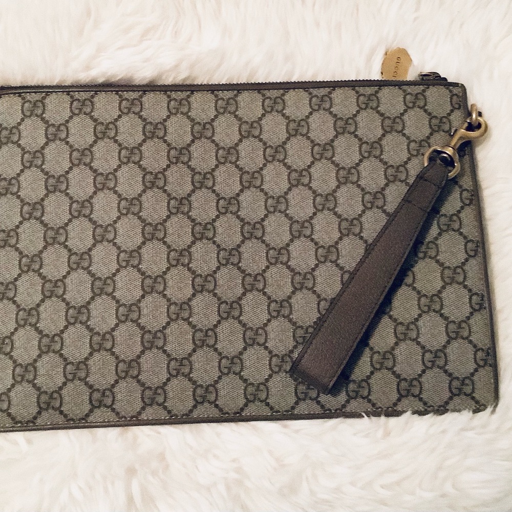 GUCCI GG Supreme Monogram Courrier Pouch Coated Canvas with Applique - Picture 3 of 12